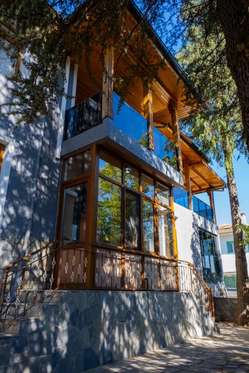 Villamızın Ana girişten görünümü