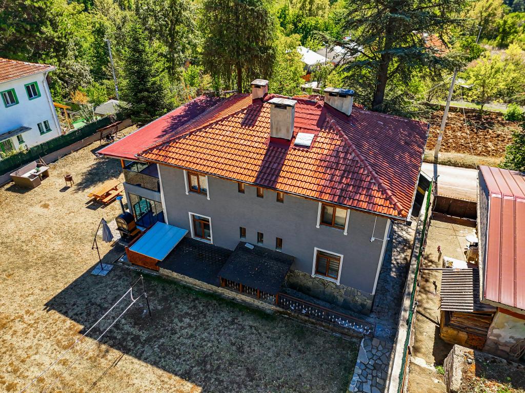 Villamızın ve bahçemizin üstten görünümü