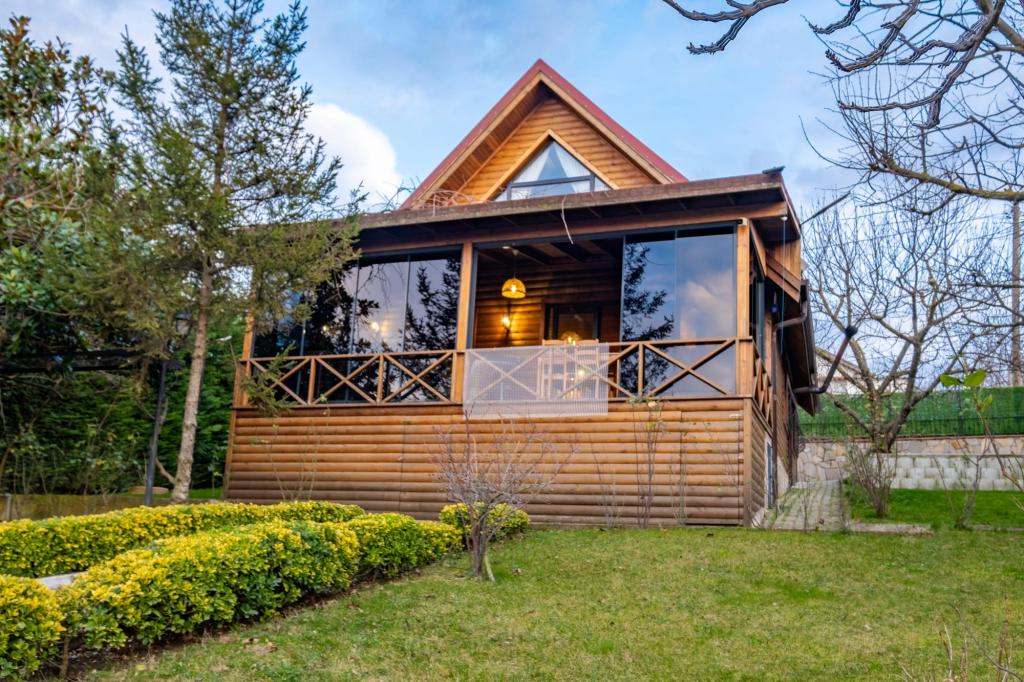 Uludağ’da doğa manzaralı Villa Seyir dış görünüm.