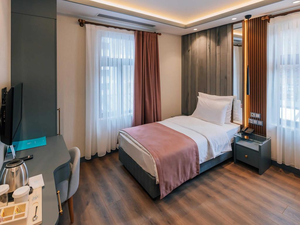 Standard Room, Garden Or Street View (1 Person)
