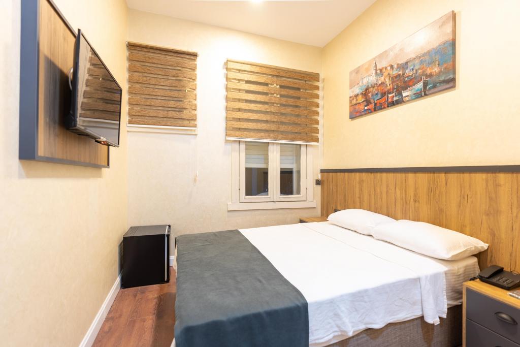 Standard Room, Street View