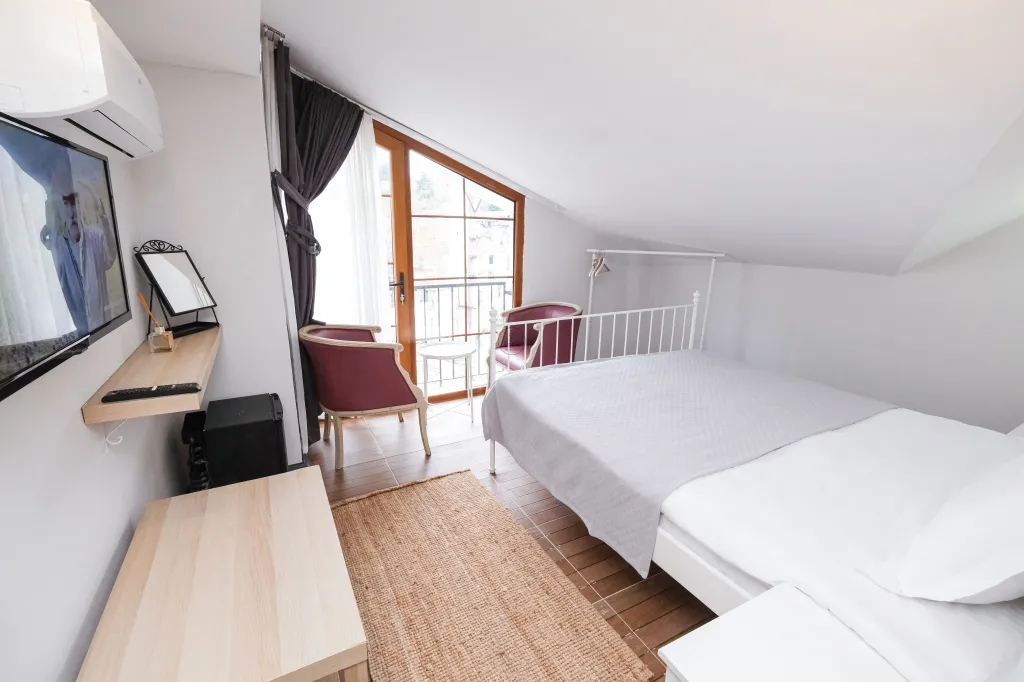 Double, Garden Or Street View, 2Nd Floor