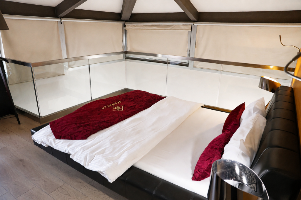 2+1 Superior Suite,Jakuzili
