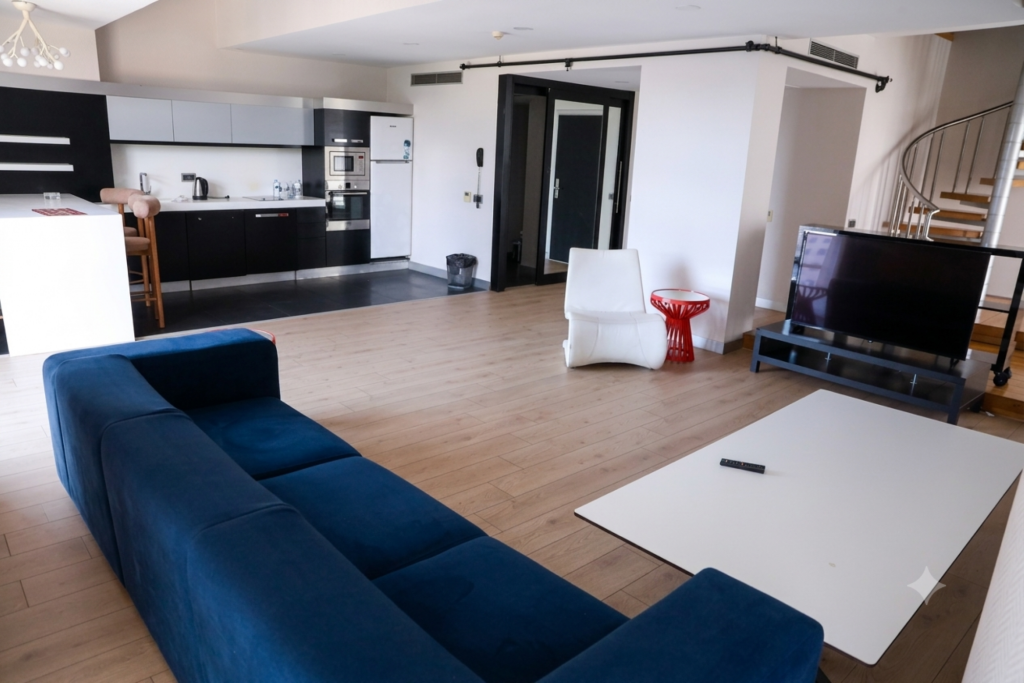 2+1 Superior Suite,Jakuzili