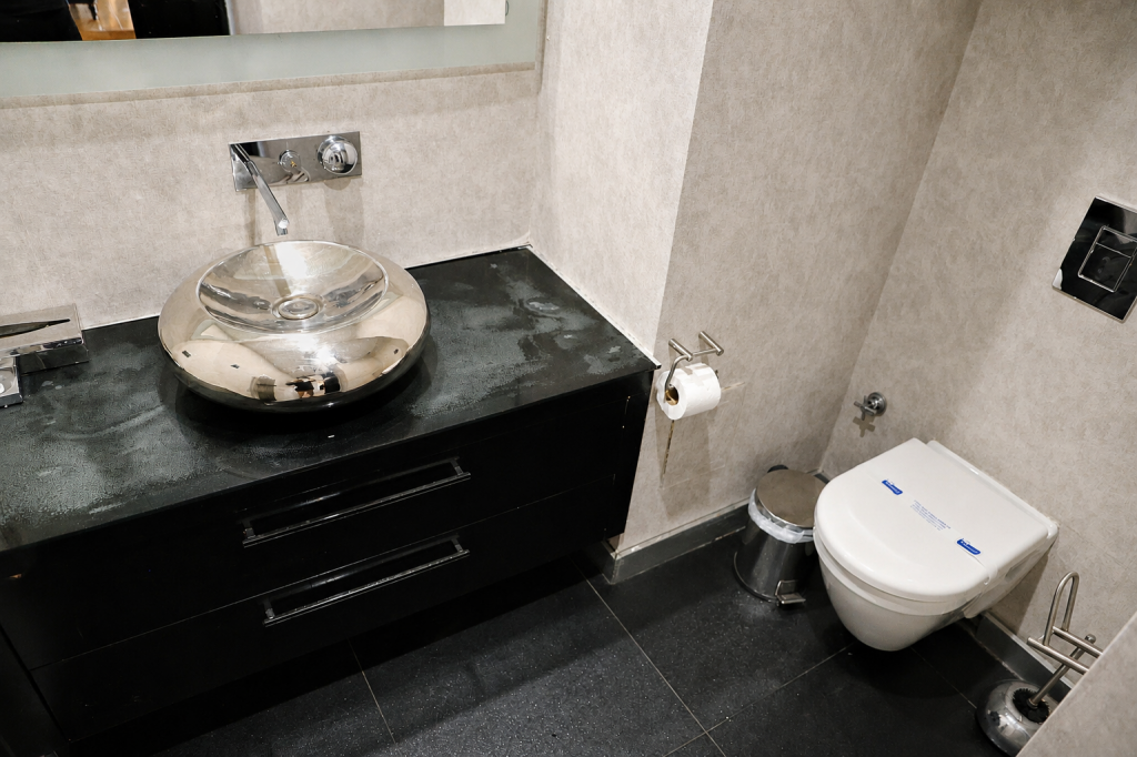 2+1 Superior Suite,Jakuzili