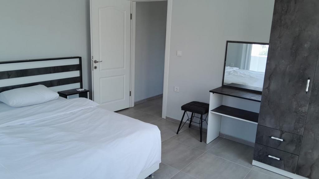 Apart Daire, Cadde Manzaralı (Balkonsuz)