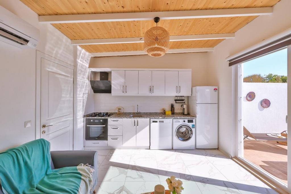 Junior Suit Oda, Havuz Manzaralı