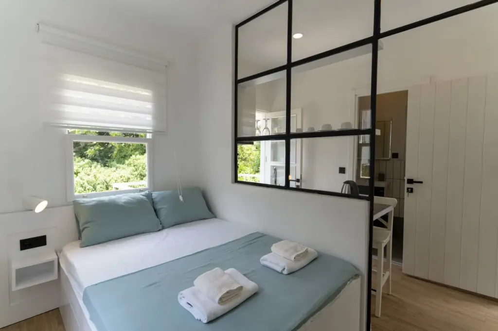 Studio Suit Oda, Cadde Manzaralı