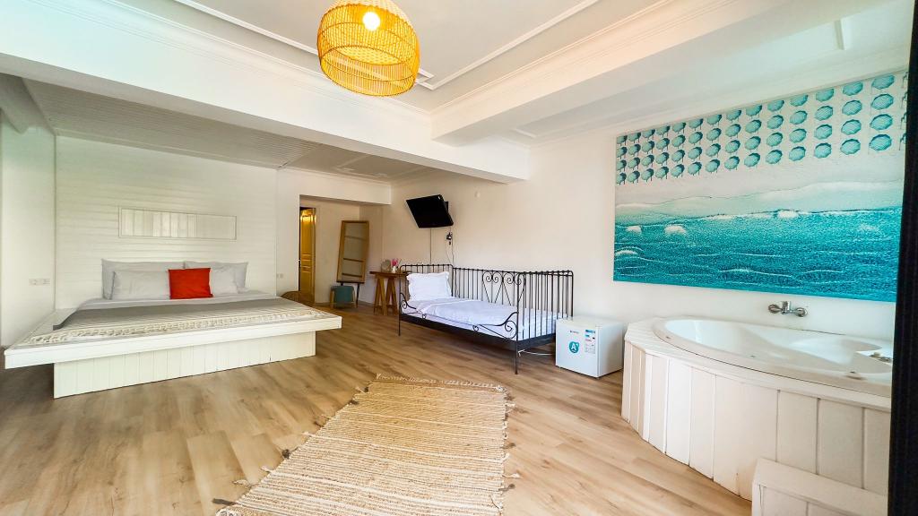 King Suite,Havuz ve Bahçe Manzaralı,Jakuzili