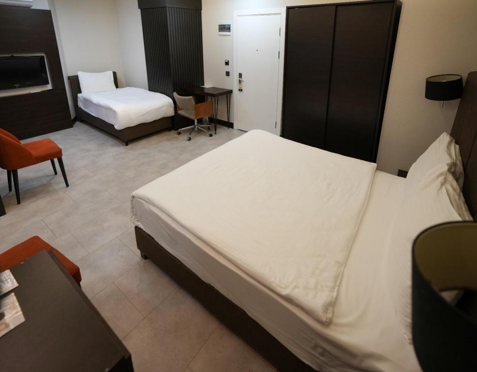 Standart Oda, Şehir Veya Dağ Manzaralı (3 Kişilik)