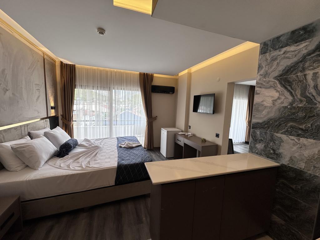 Connected Room, Street View