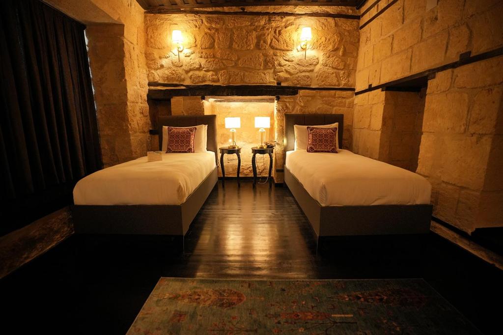 Iki Ayrı Yataklı Oda, Bahçe Manzaralı