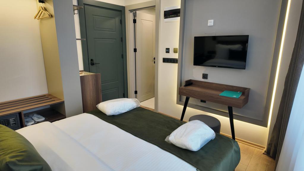 Ekonomik Oda, Cadde Manzaralı