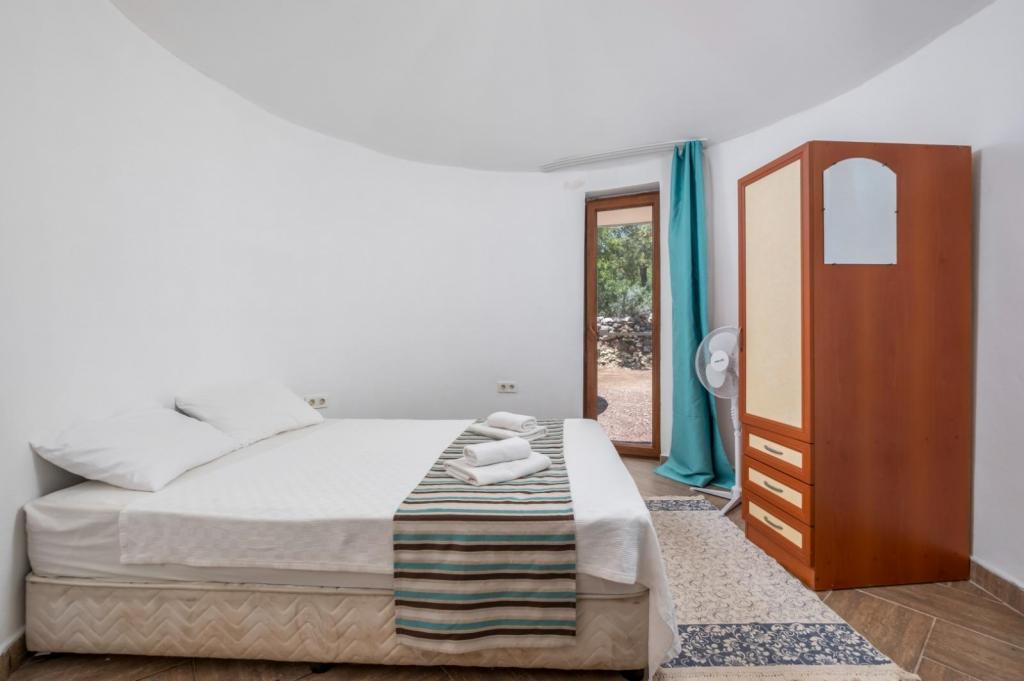 Economy Room, Garden View (Shared Bathroom)