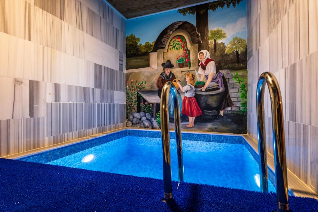 Suit Oda, Havuz Manzaralı