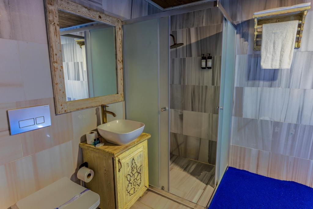 Blood Stone Suite Room,Havuzlu