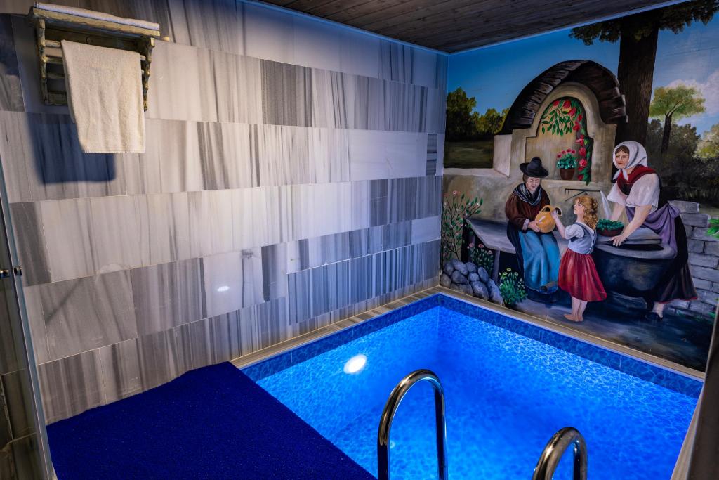 Blood Stone Suite Room,Havuzlu