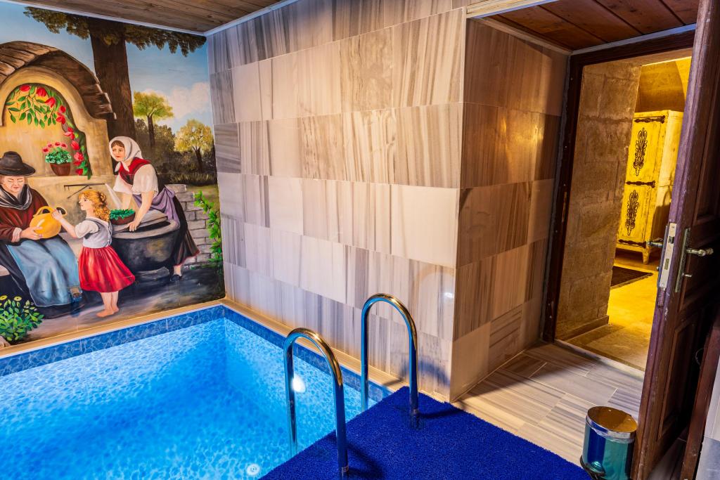 Blood Stone Suite Room,Havuzlu