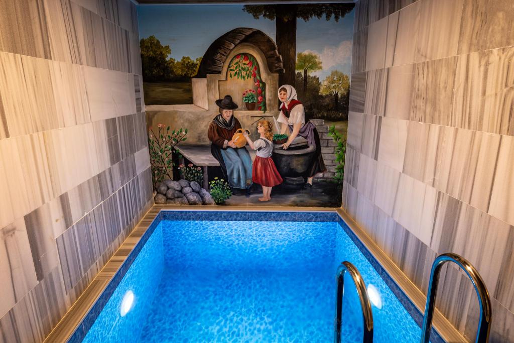 Blood Stone Suite Room,Havuzlu