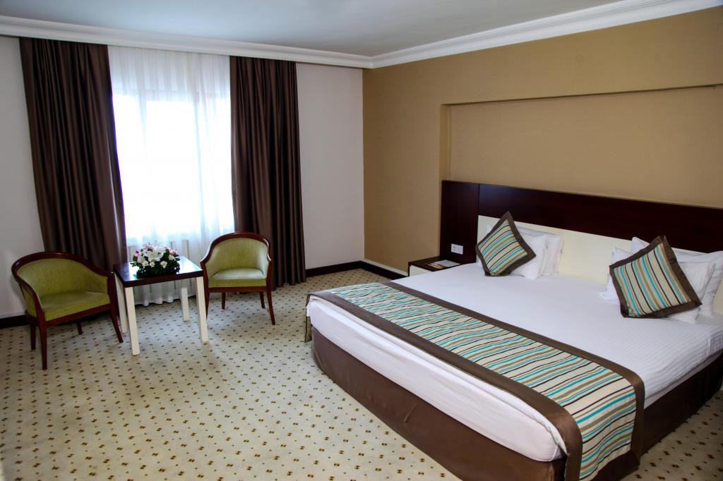 Aile Odası, Kara Manzaralı