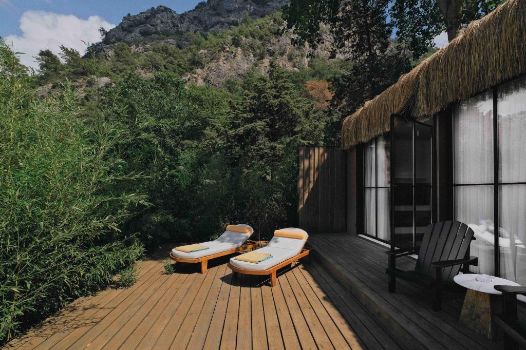 King Suite Room, Pool View
