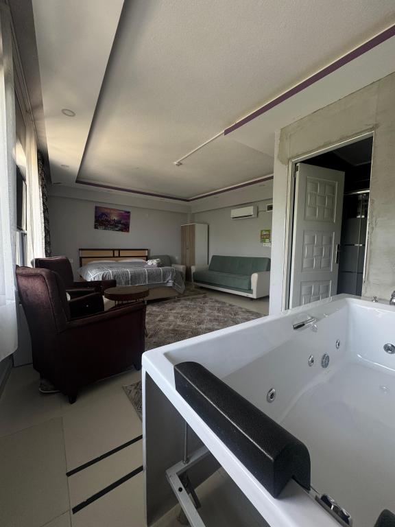 Suite,Dağ Manzaralı,Jakuzili ve Balkonlu