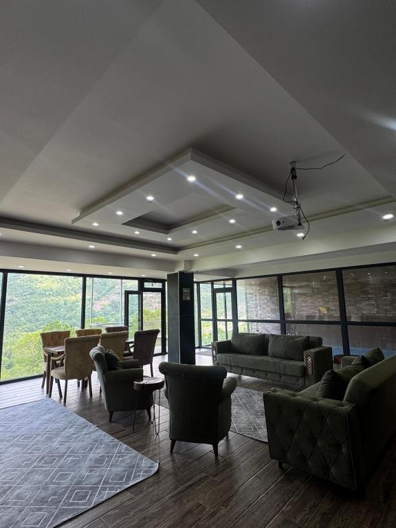 Hobbit Ev,Dağ Manzaralı,Isıtmalı Özel Havuzlu