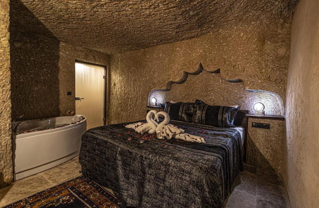 Aile Odası, Avlu Manzaralı (Jakuzi)