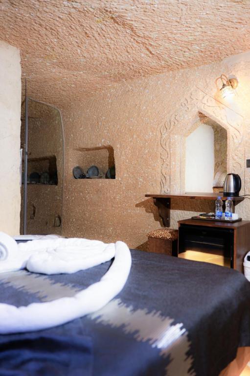 Cave Aile Odası,Avlu Manzaralı,Jakuzili