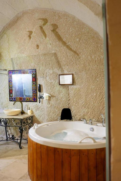 Stone Suite,Avlu Manzaralı,Jakuzili