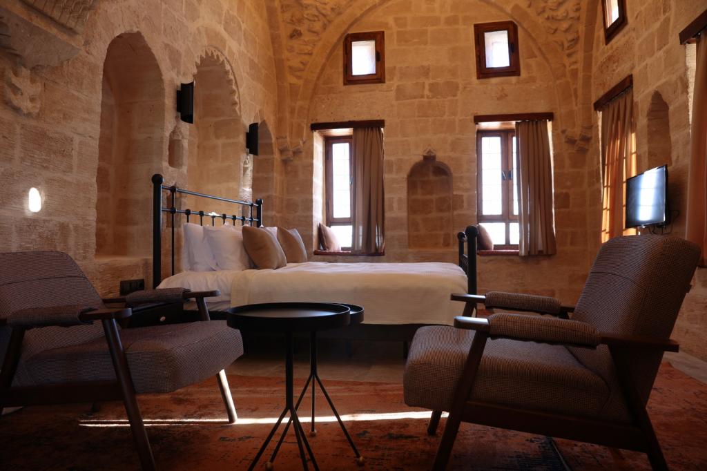 Deluxe Stone Room