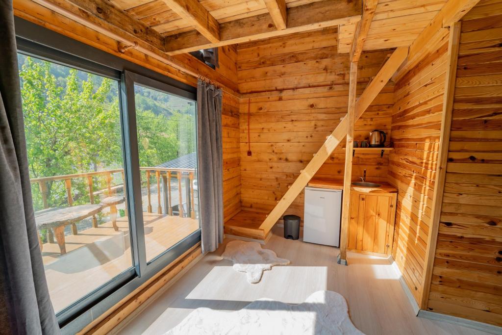 Bungalov, Nehir Manzaralı (Balkonlu)