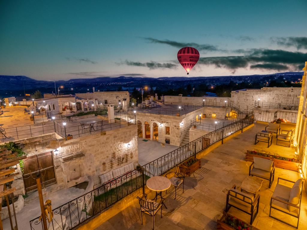 Gündoğumundaki Balonlar