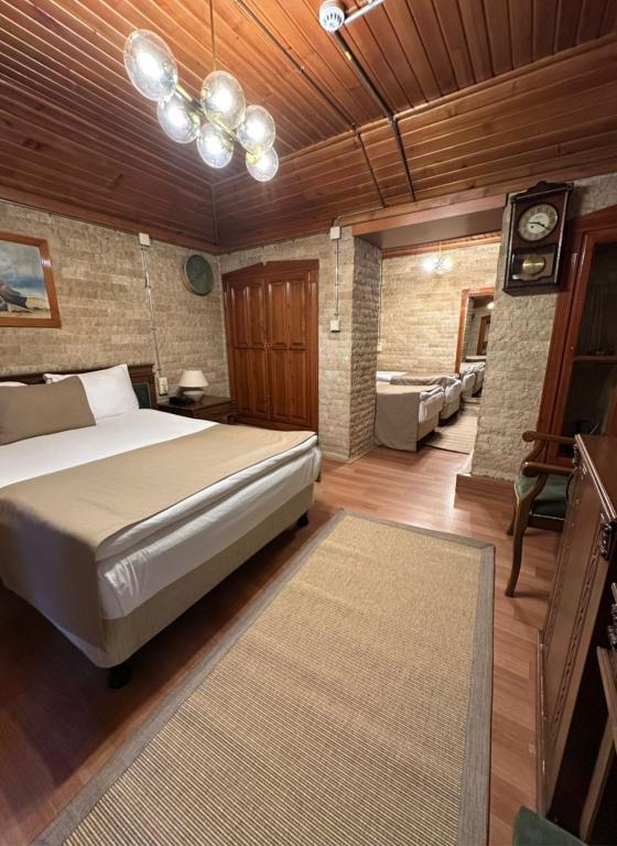 Aile Odası, Bahçe Manzaralı