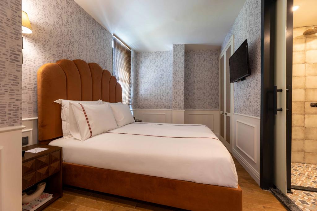 Classic Room, Street View