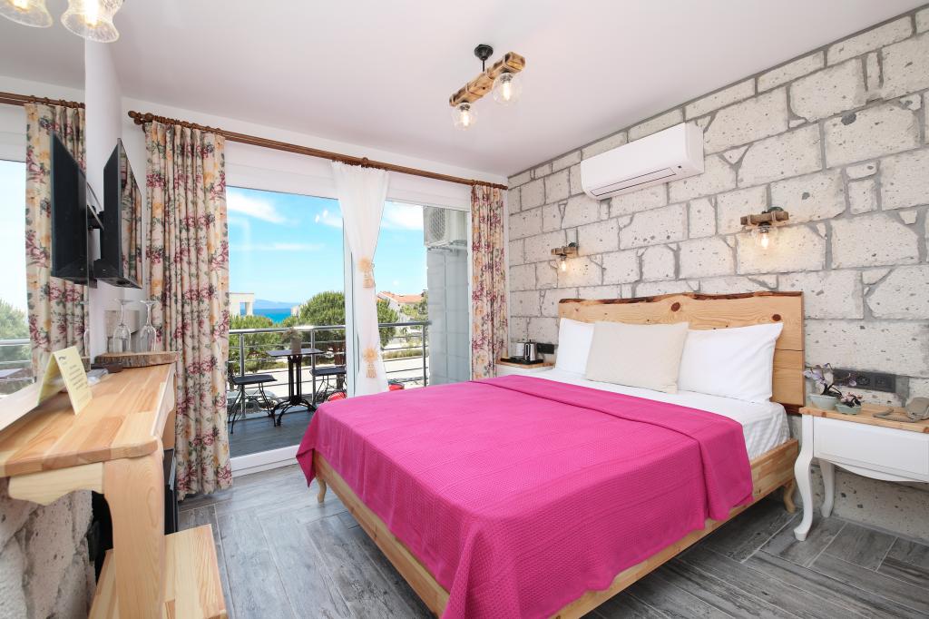 Stone Room, City View (Balcony)