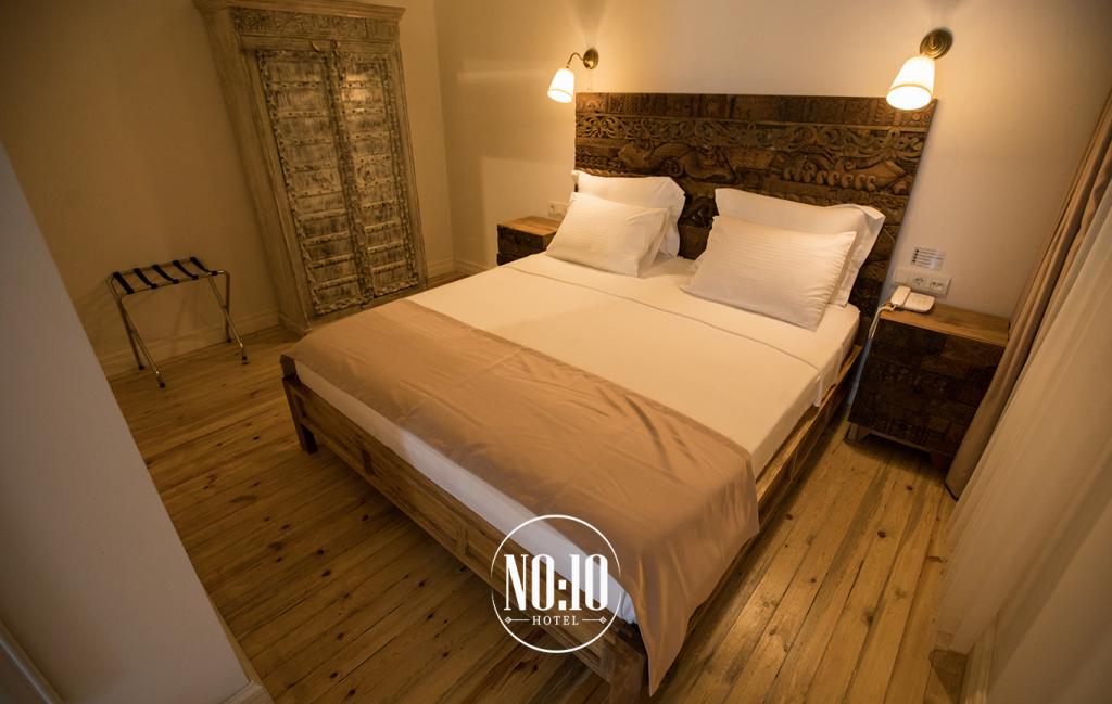 Suit Oda, Bahçe Manzaralı