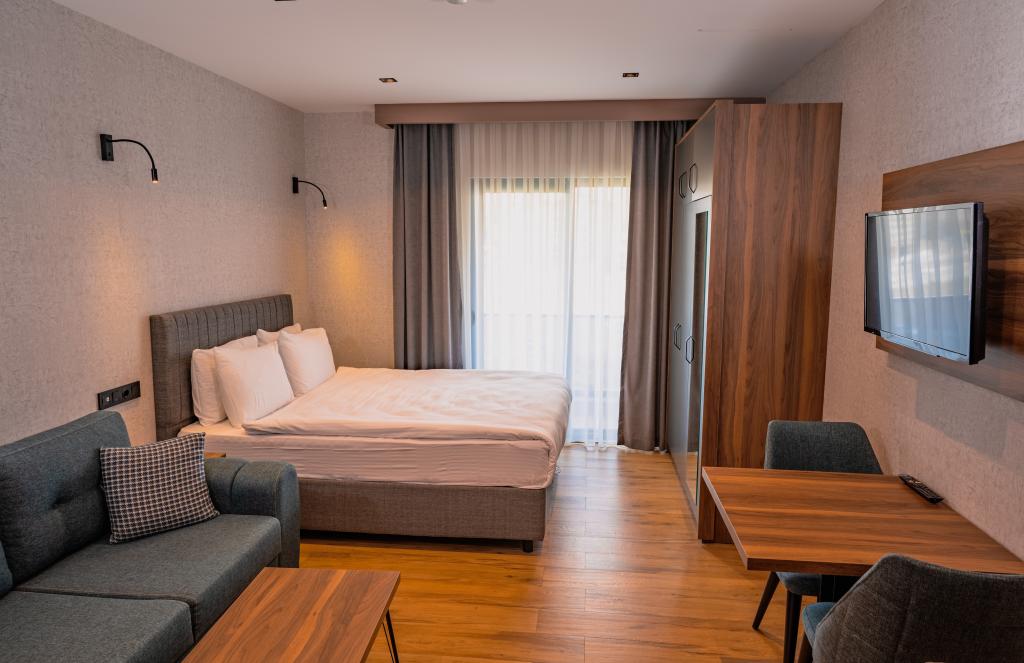 Standard Room, City View (Balcony)