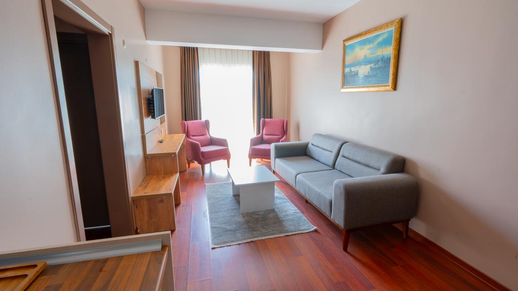 Deluxe Oda, Kara Veya Havuz Manzaralı