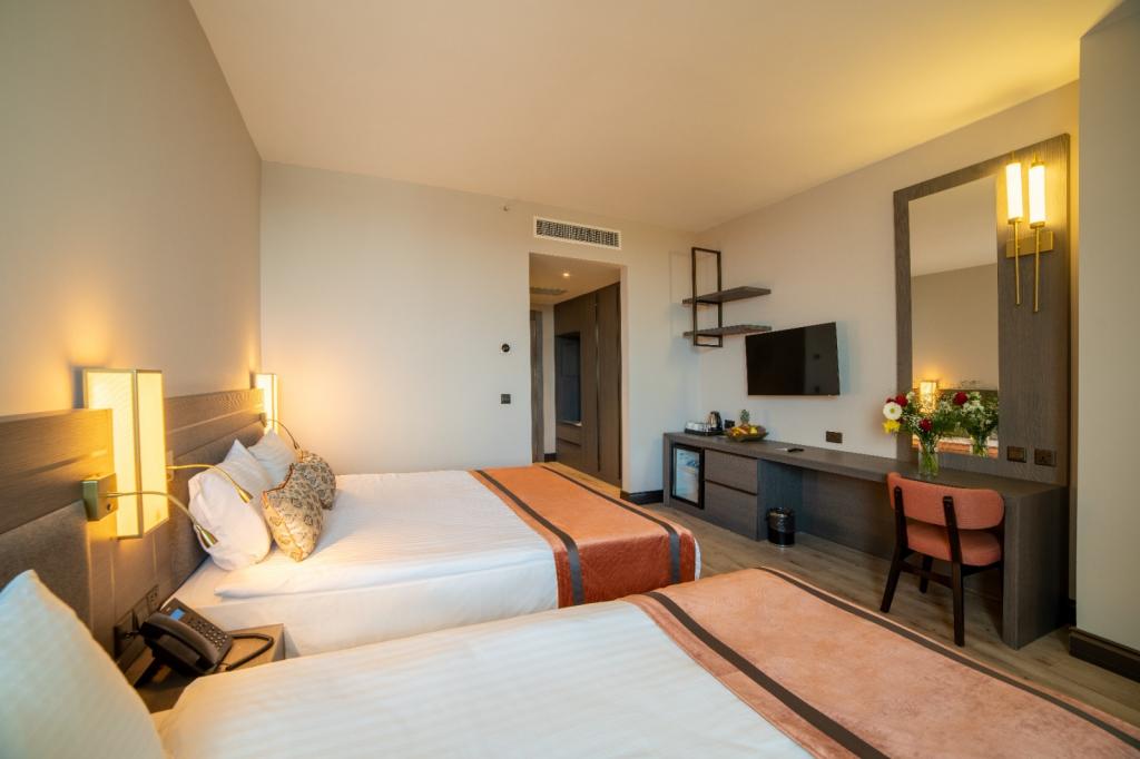 Deluxe Oda, Bahçe Manzaralı (3 Kişilik, Balkonlu)