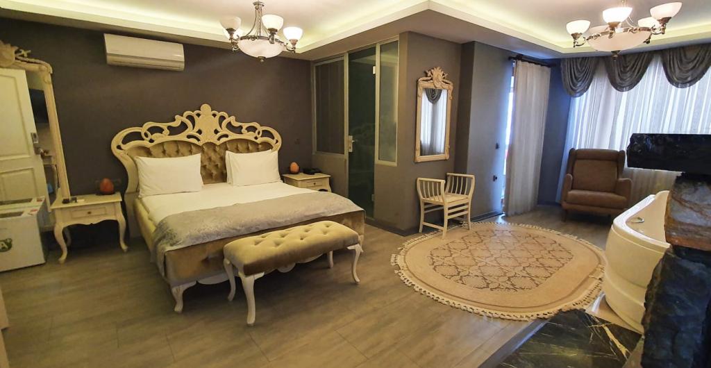 Pink Quartz Room, Garden View, Fireplace And Jacuzzi