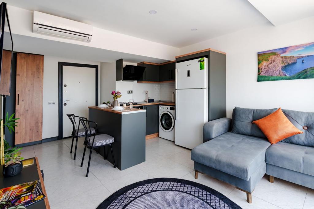 Queen Suit Oda, Kara Manzaralı (Jakuzi)