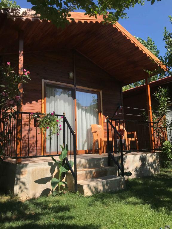 Bungalow, Garden View (3 Person, Balcony)