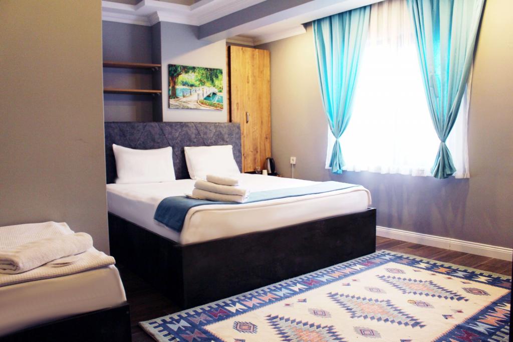 Standard Room, City View (3 Person)