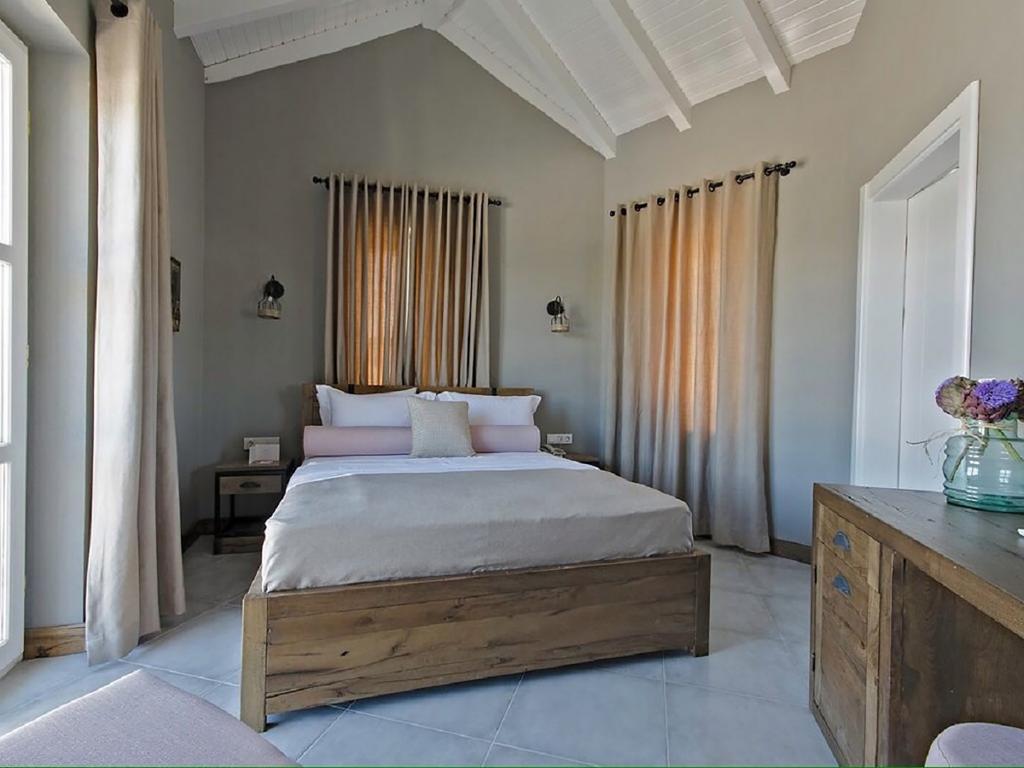 Deluxe Queen Oda,Havuz ve Bahçe Manzaralı,Balkonlu