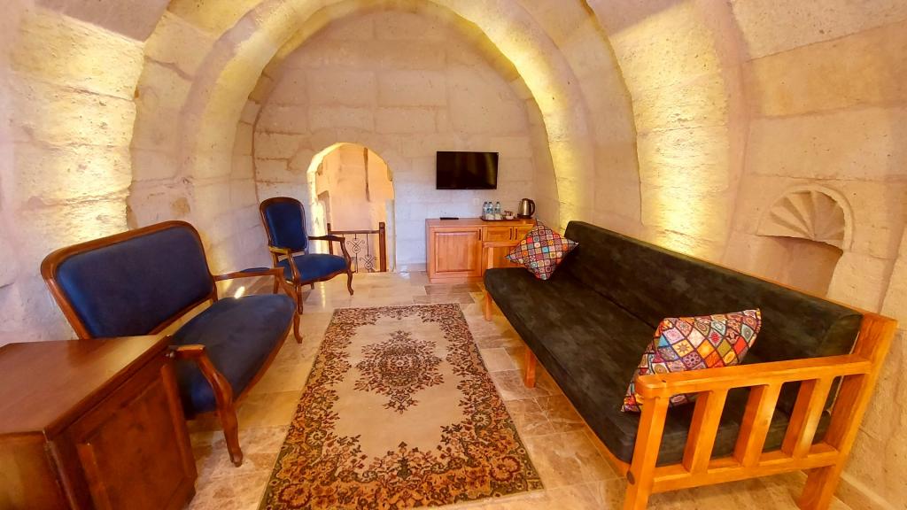 Suite Room, Garden View (3 Person)