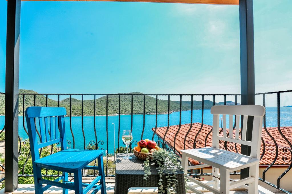 Superior Oda, Deniz Manzaralı (Balkonlu)