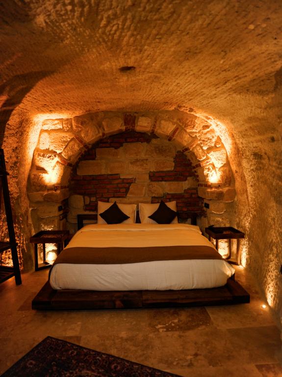 Superior Cave Oda