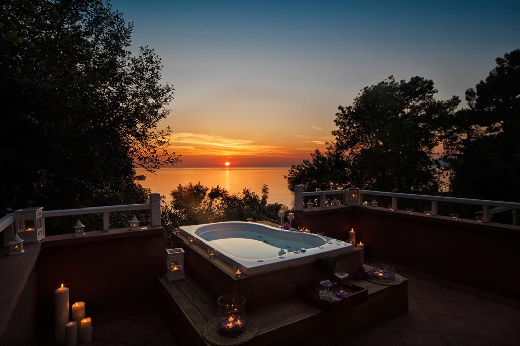 Balayı Odası, Deniz Manzaralı (Jakuzi)