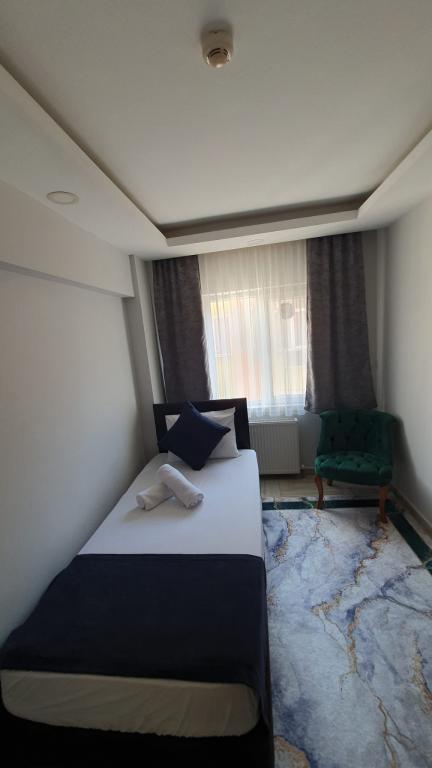 Single Room, Street View